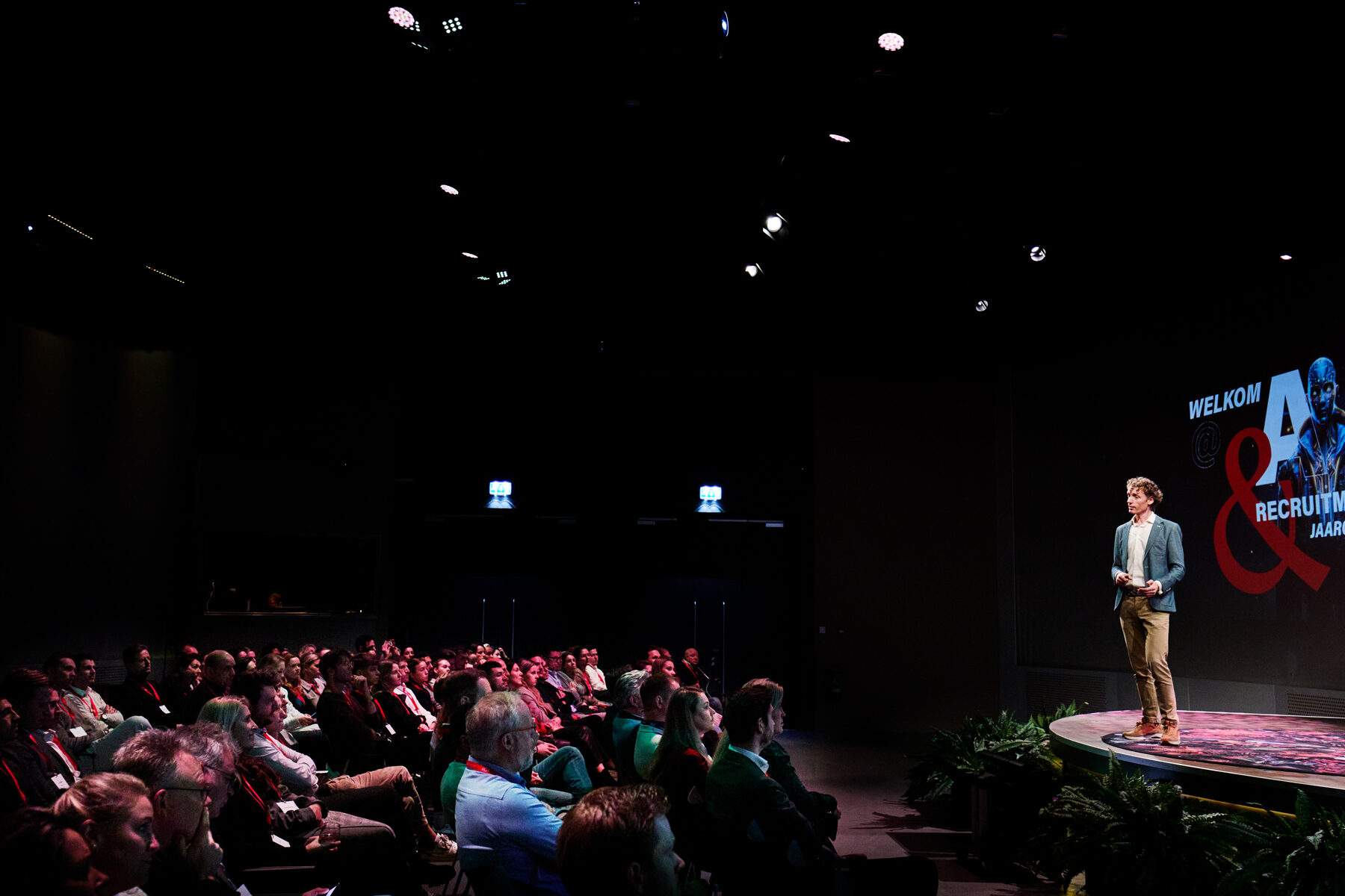 Laurens Waling op groot podium voor volle zaal