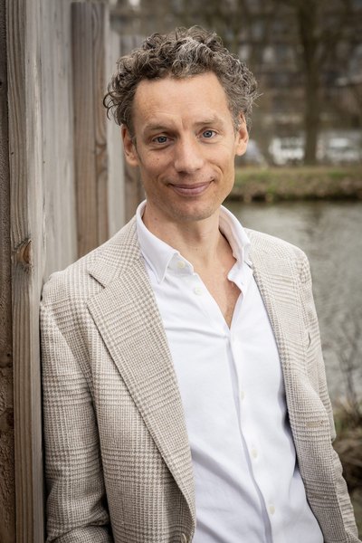Laurens Waling, ontspannen portret buiten