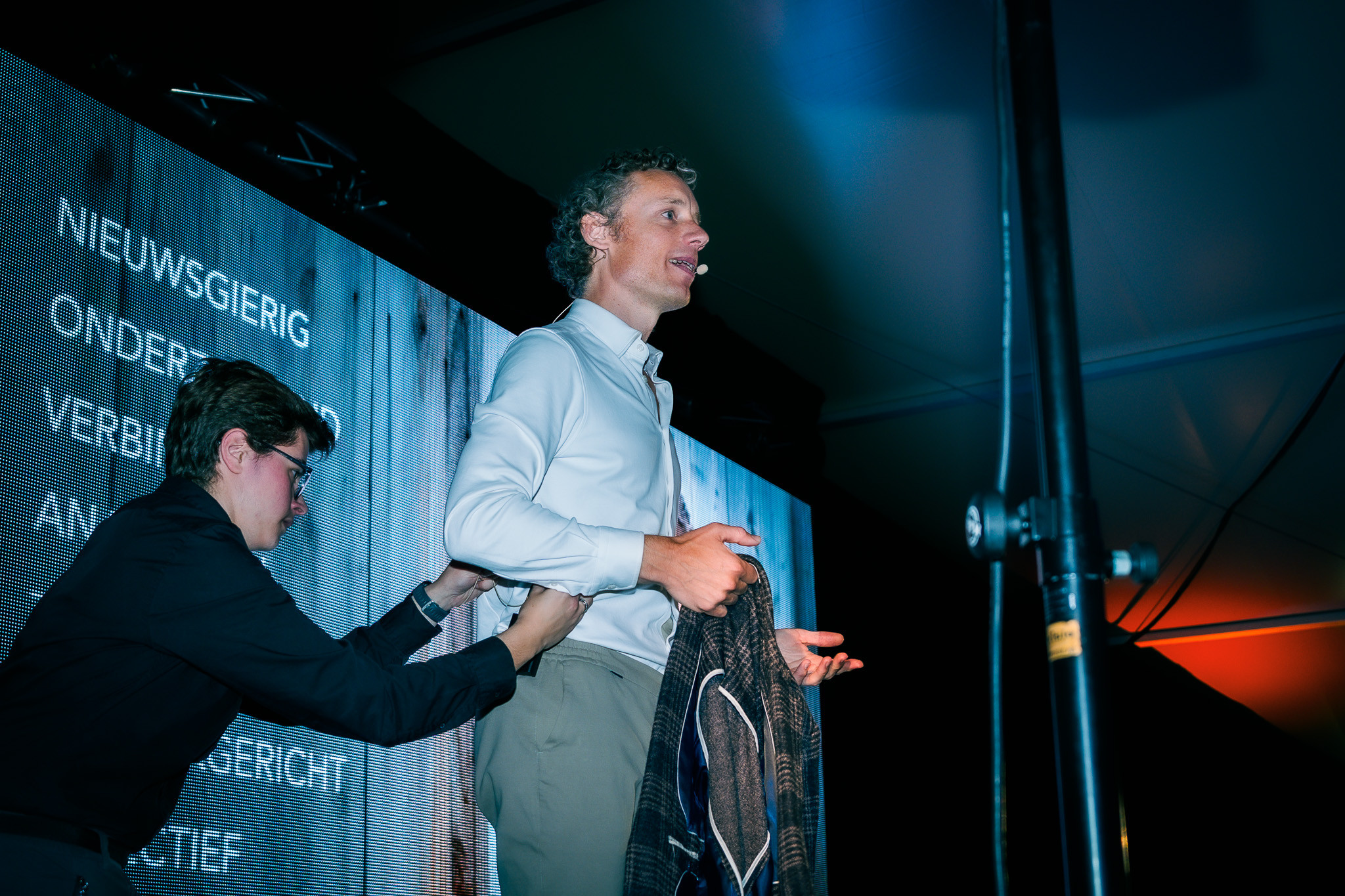 Laurens Waling being fitted with a microphone before the session