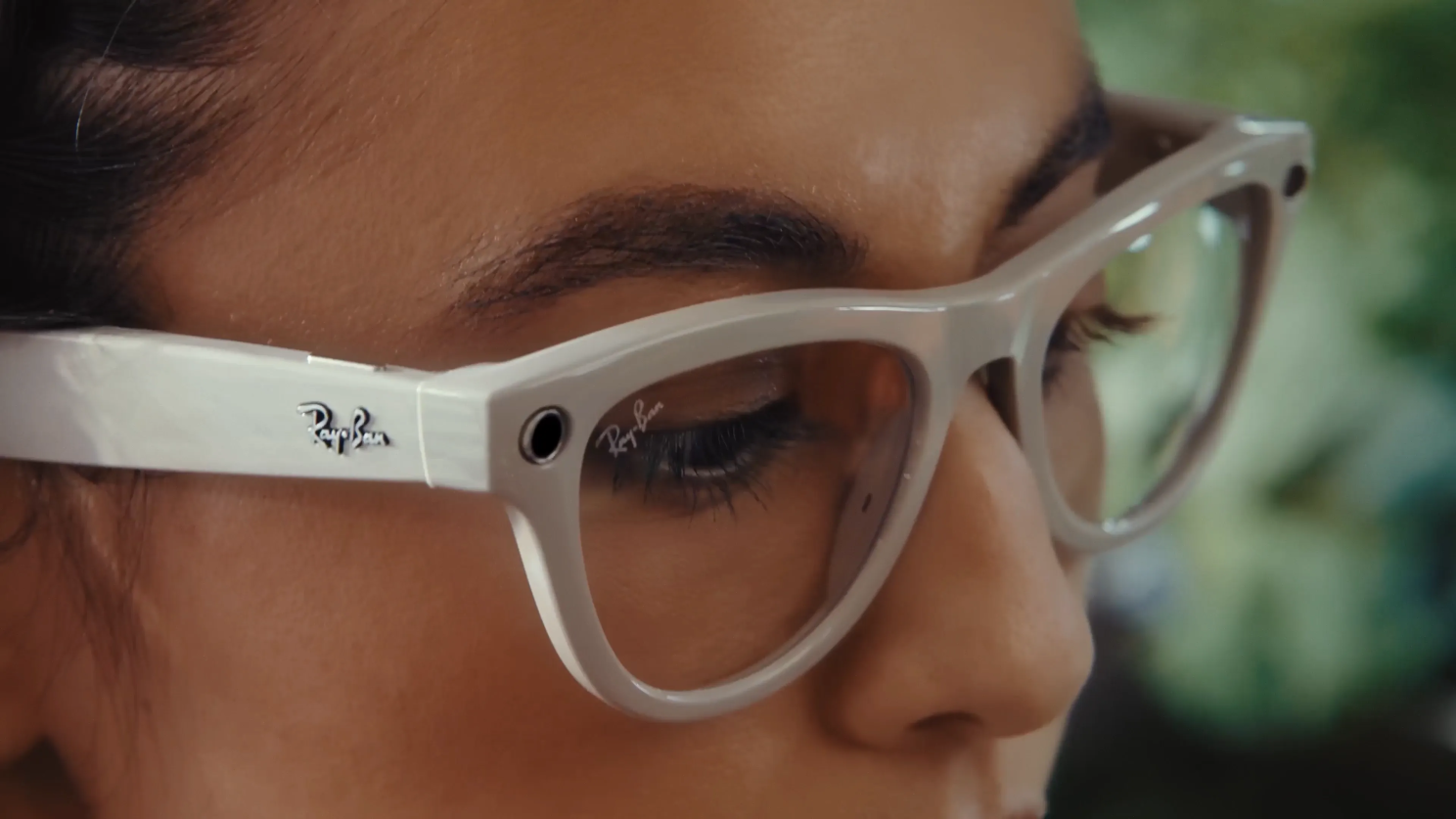 Blog: The AI Glasses Are Here – But Are We Allowed to Use Them at Work?